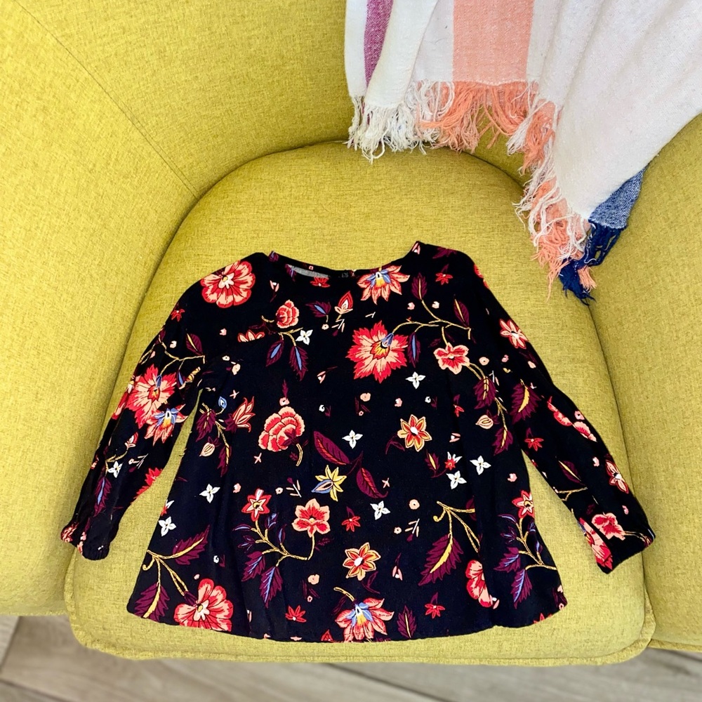 GIRLS BLACK FLORAL LONG SLEEVE DRESSY TOP - NEW WITHOUT TAGS